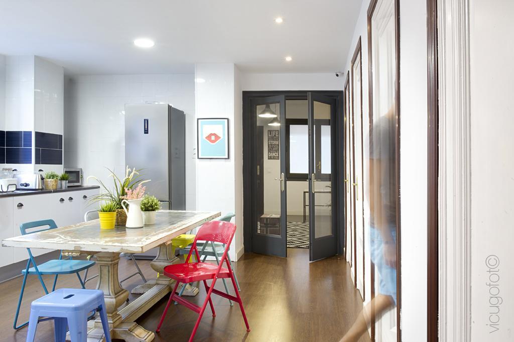 Apartemen 185 m² dengan 8 kamar tidur dan 4 kamar mandi pribadi di Eixample Barcelona Bagian luar foto