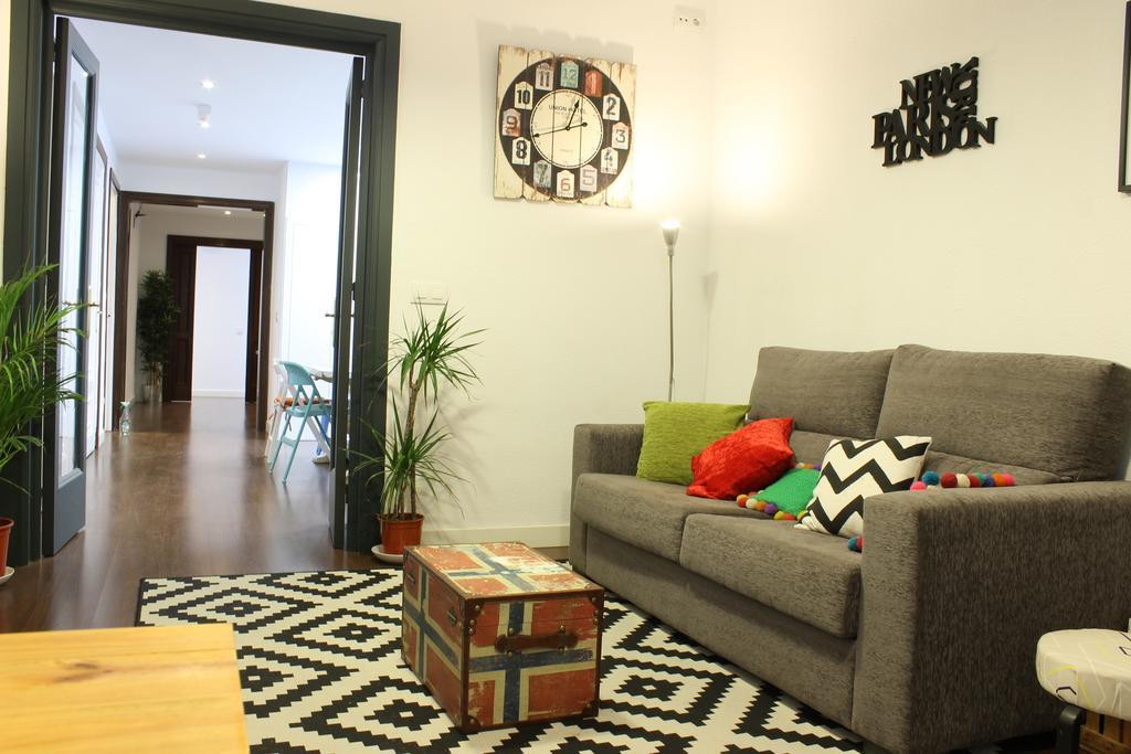 Apartemen 185 m² dengan 8 kamar tidur dan 4 kamar mandi pribadi di Eixample Barcelona Bagian luar foto