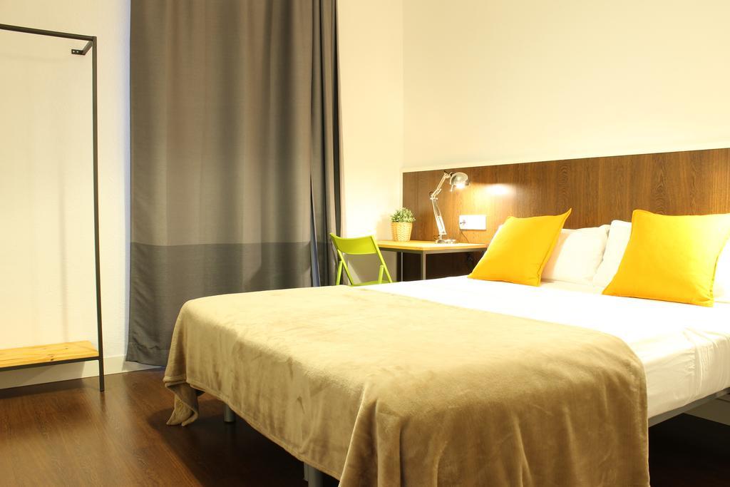 Apartemen 185 m² dengan 8 kamar tidur dan 4 kamar mandi pribadi di Eixample Barcelona Bagian luar foto