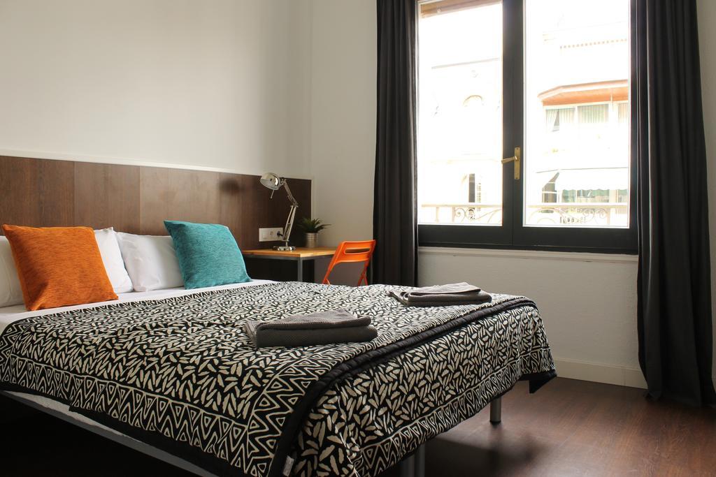 Apartemen 185 m² dengan 8 kamar tidur dan 4 kamar mandi pribadi di Eixample Barcelona Ruang foto