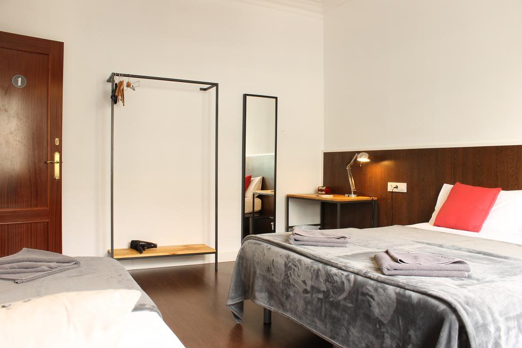 Apartemen 185 m² dengan 8 kamar tidur dan 4 kamar mandi pribadi di Eixample Barcelona Ruang foto