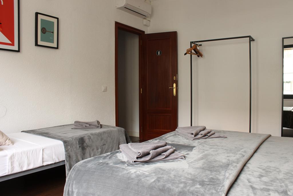 Apartemen 185 m² dengan 8 kamar tidur dan 4 kamar mandi pribadi di Eixample Barcelona Ruang foto