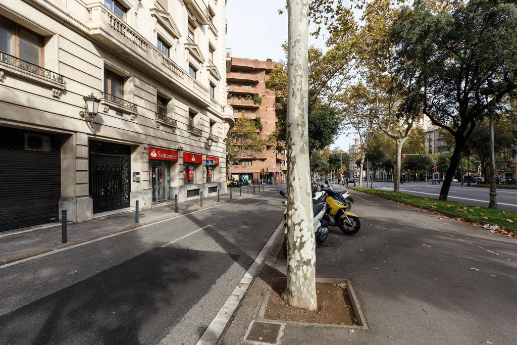 Apartemen 185 m² dengan 8 kamar tidur dan 4 kamar mandi pribadi di Eixample Barcelona Bagian luar foto