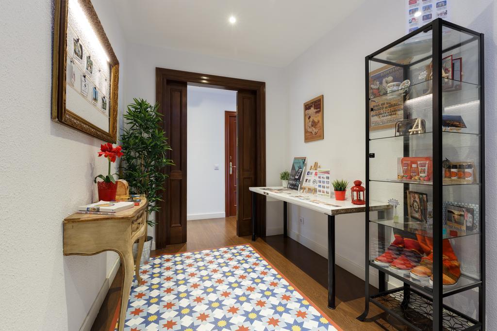 Apartemen 185 m² dengan 8 kamar tidur dan 4 kamar mandi pribadi di Eixample Barcelona Bagian luar foto