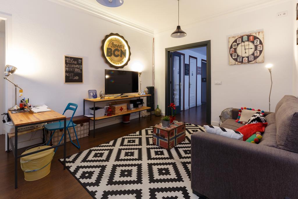 Apartemen 185 m² dengan 8 kamar tidur dan 4 kamar mandi pribadi di Eixample Barcelona Bagian luar foto