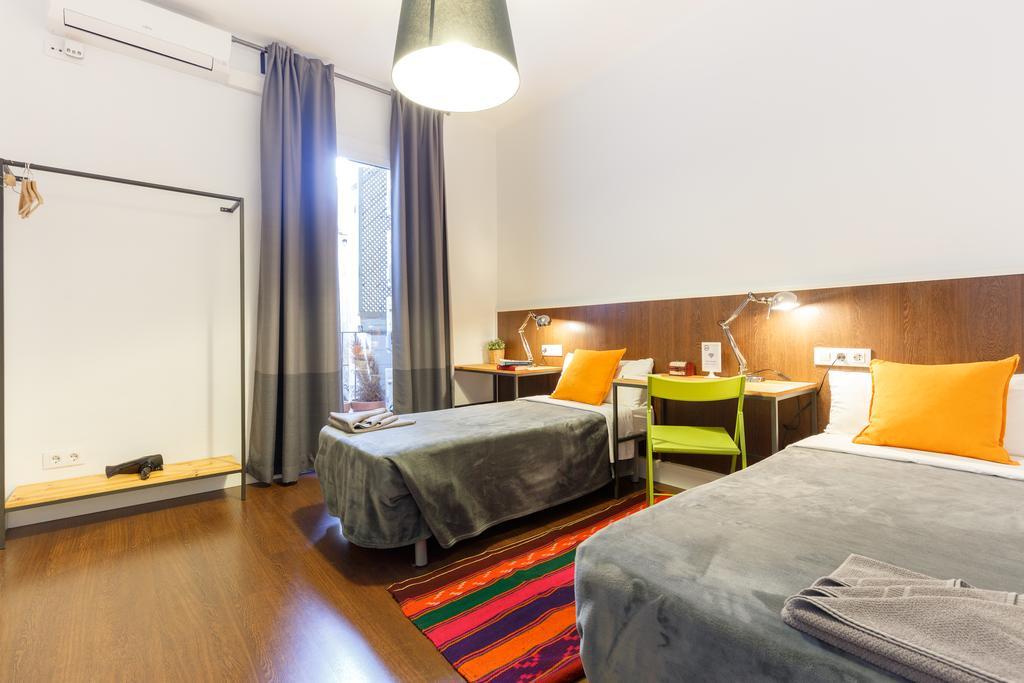 Apartemen 185 m² dengan 8 kamar tidur dan 4 kamar mandi pribadi di Eixample Barcelona Bagian luar foto