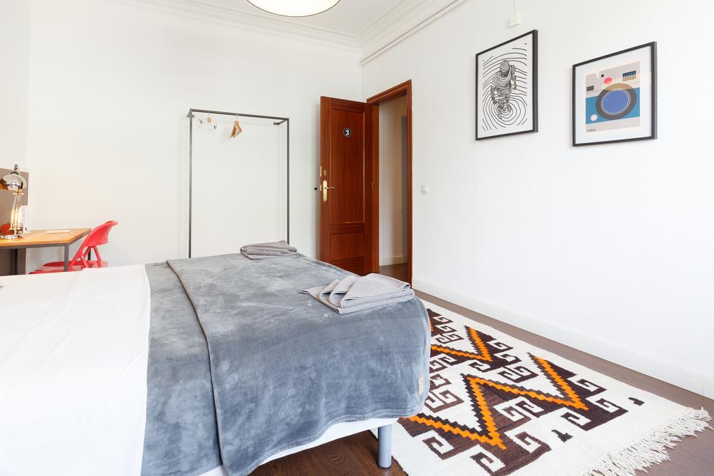 Apartemen 185 m² dengan 8 kamar tidur dan 4 kamar mandi pribadi di Eixample Barcelona Bagian luar foto