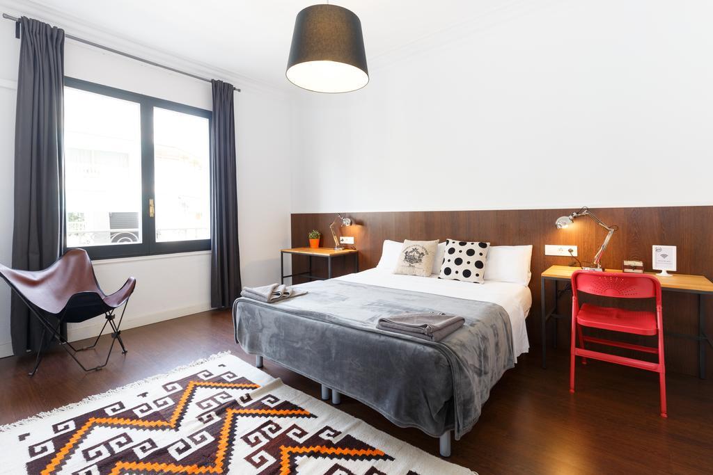 Apartemen 185 m² dengan 8 kamar tidur dan 4 kamar mandi pribadi di Eixample Barcelona Bagian luar foto