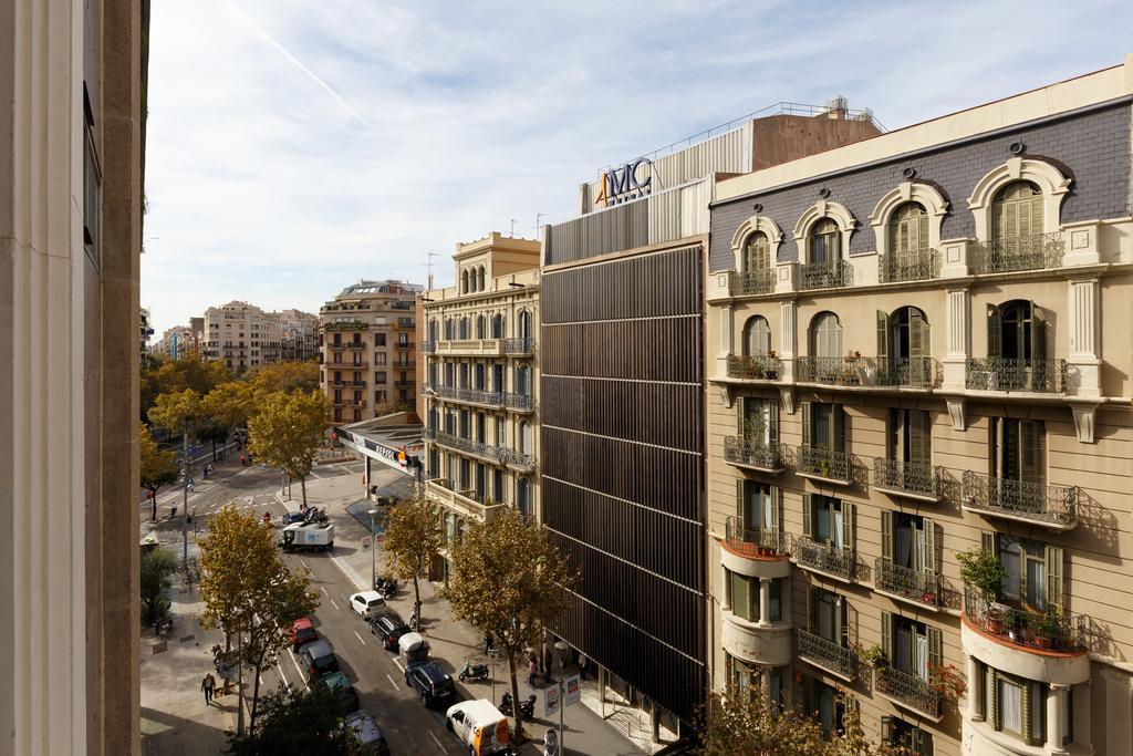 Apartemen 185 m² dengan 8 kamar tidur dan 4 kamar mandi pribadi di Eixample Barcelona Bagian luar foto