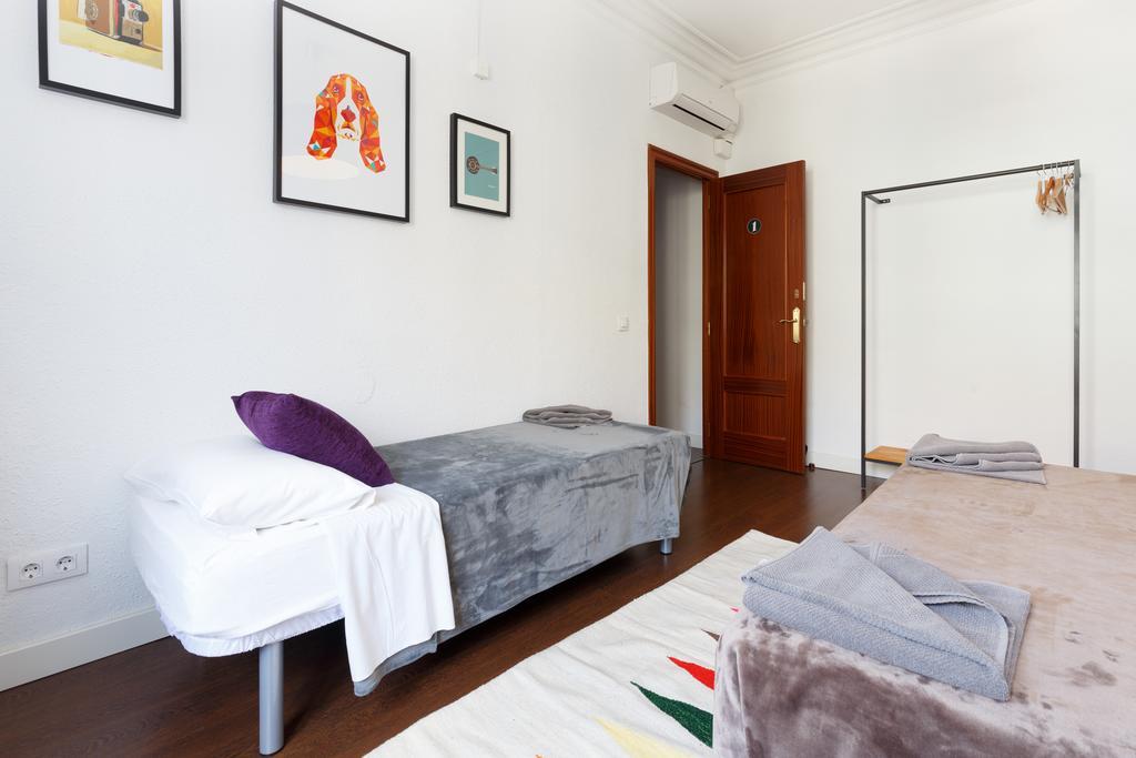 Apartemen 185 m² dengan 8 kamar tidur dan 4 kamar mandi pribadi di Eixample Barcelona Bagian luar foto