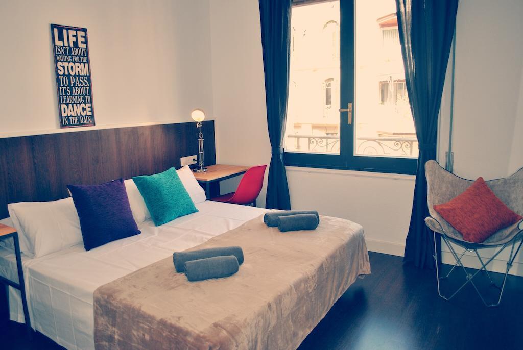 Apartemen 185 m² dengan 8 kamar tidur dan 4 kamar mandi pribadi di Eixample Barcelona Ruang foto